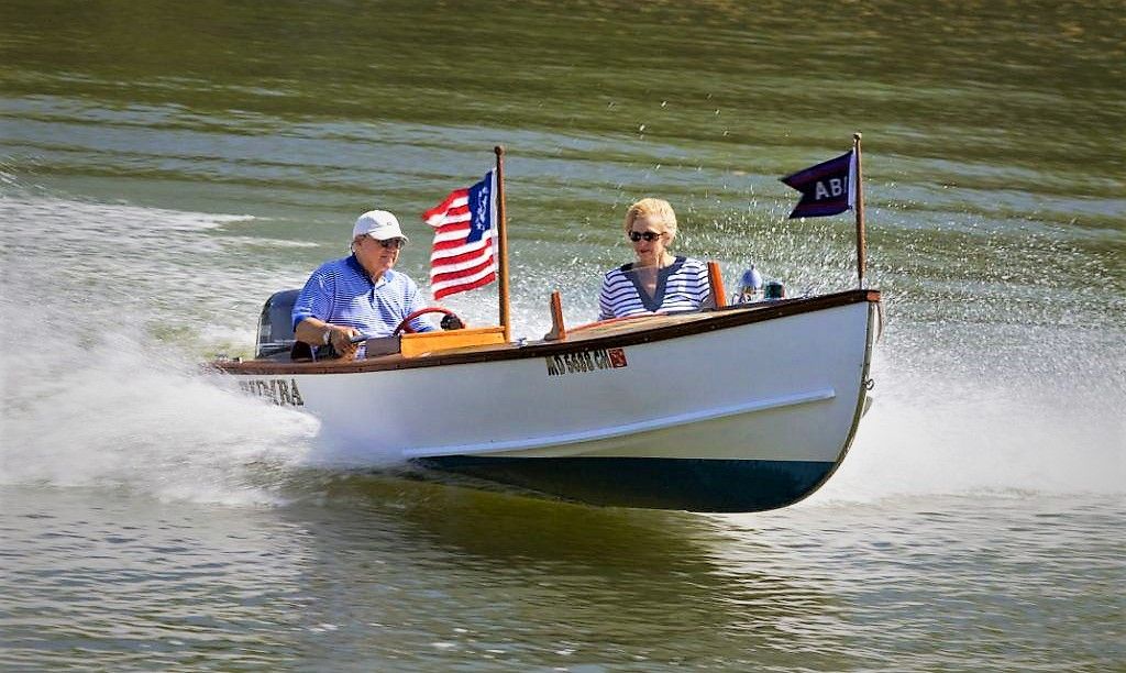 wood runabout foredeck