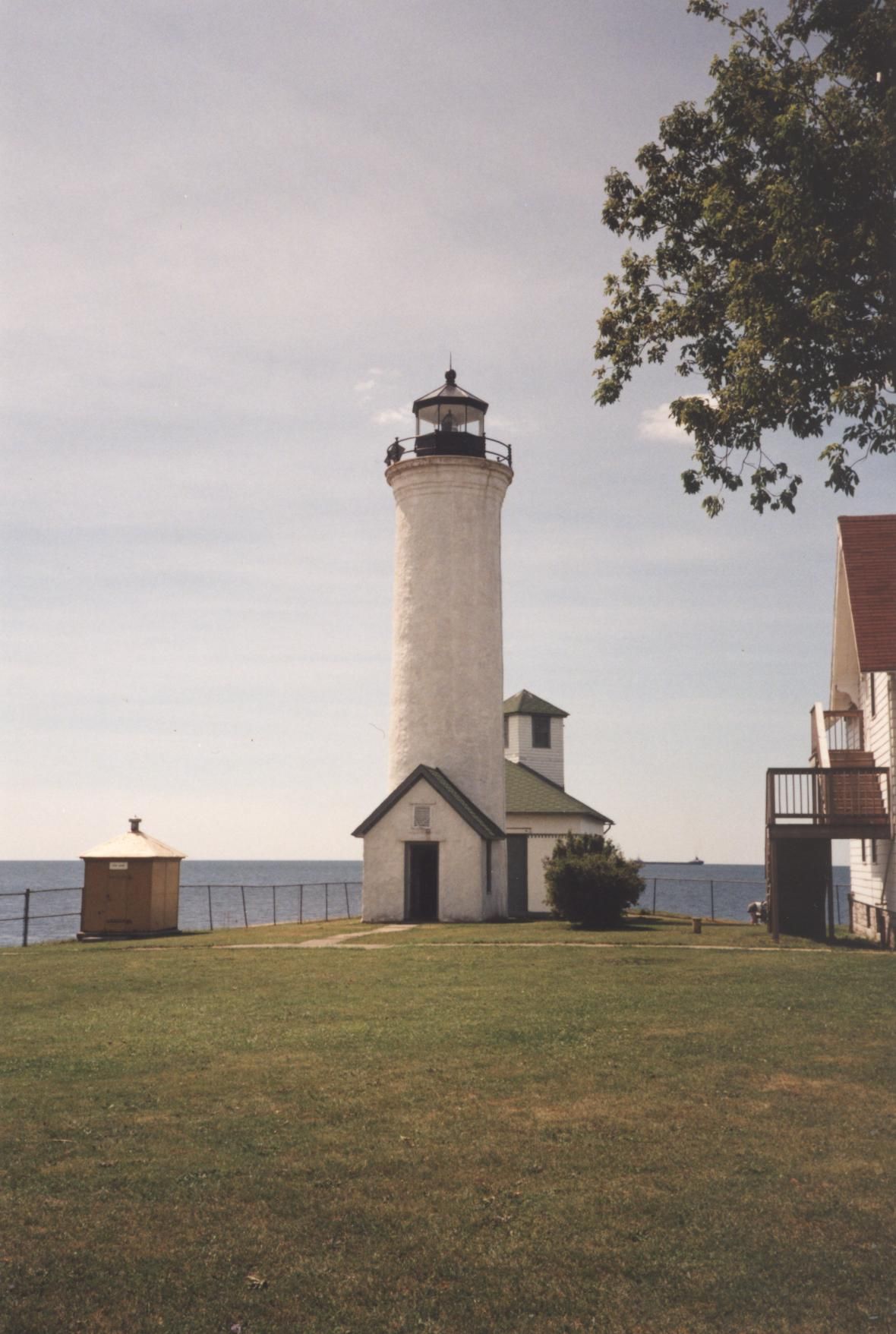 How It Works - TIBBETTS POINT LIGHTHOUSE HISTORICAL SOCIETY