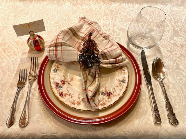 Mixing the New & Old for Christmas Table Décor